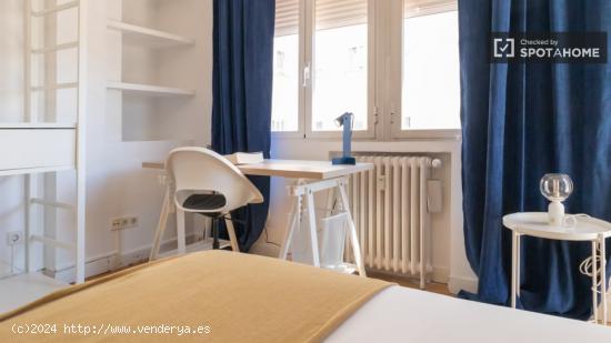 Se alquilan habitaciones en apartamento de 7 dormitorios en Salamanca - MADRID