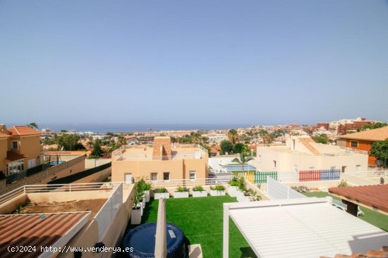 CHALET ADOSADO EN VENTA EN EL MADROÑAL CON VISTAS AL MAR