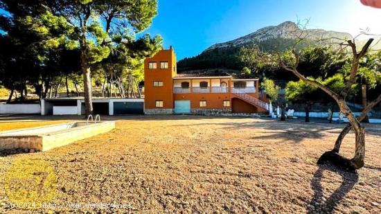 SE VENDE FINCA RUSTICA EN FINESTRAT PARA REFORMAR DE 6 DORMITORIOS - ALICANTE