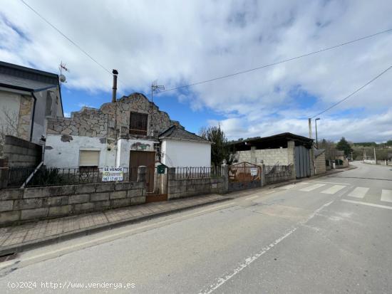 Casa con terreno y garaje en Magaz de Arriba - LEON