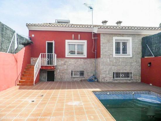  Bonita vivienda adosada con amplio patio y piscina privada, en Cúllar Vega. - GRANADA 