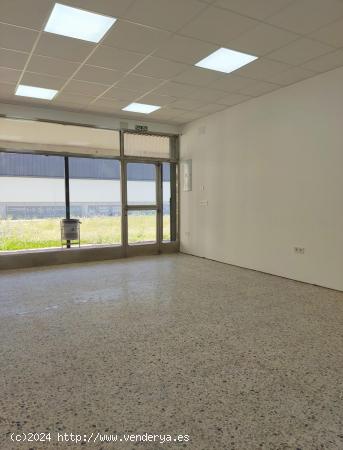 Local-oficina en Eurovillas-Centro Comercial. 40m2, 1sala, 1baño. - MADRID