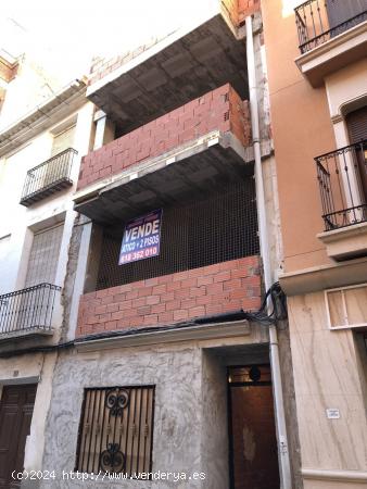 EDIFICIO DE 2 PISOS MAS 1 ATICO PENDIENTE TERMINAR OBRA TODO POR 69.000.-€ - MURCIA