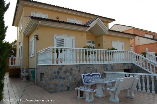 Gran Chalet independiente con piscina privada - MURCIA