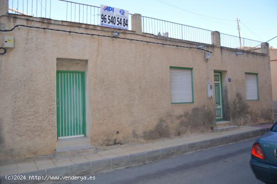 CASA SOLAR EN LA APARECIDA - ALICANTE