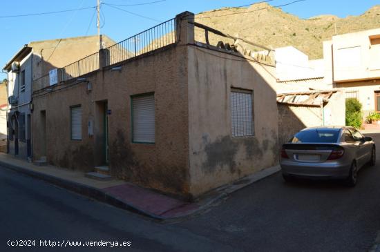 CASA SOLAR EN LA APARECIDA - ALICANTE