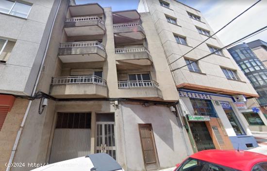 Edificio de bajo y tres alturas en Doctor Fleming de Carballo - A CORUÑA