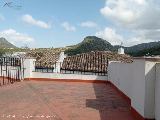 VENTA CASA CON TERRAZA PARA REFORMAR - CADIZ