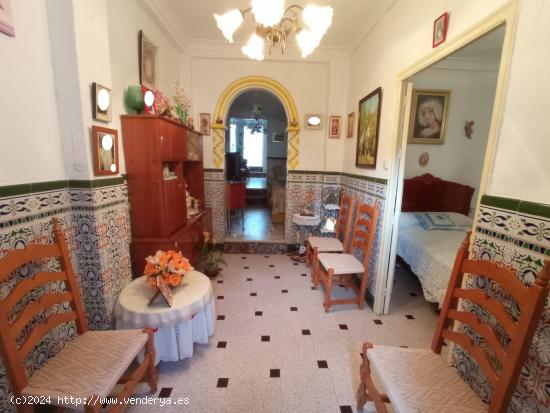 VENTA DE CASA CON PATIO - CADIZ