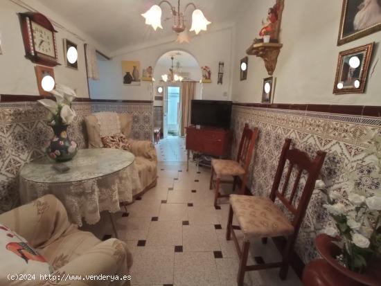 VENTA DE CASA CON PATIO - CADIZ