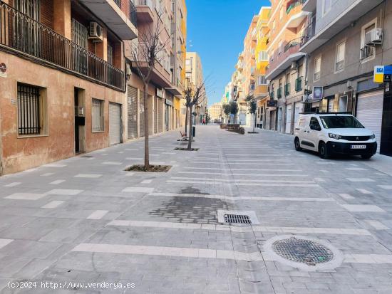  LOCAL CON VADO EN CALLE PEATONAL EN CARRUS - ALICANTE 