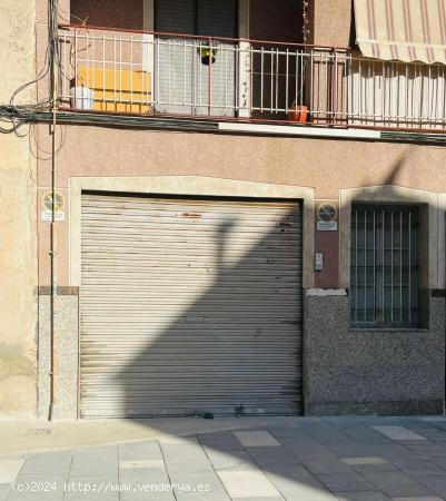 LOCAL CON VADO EN CALLE PEATONAL EN CARRUS - ALICANTE