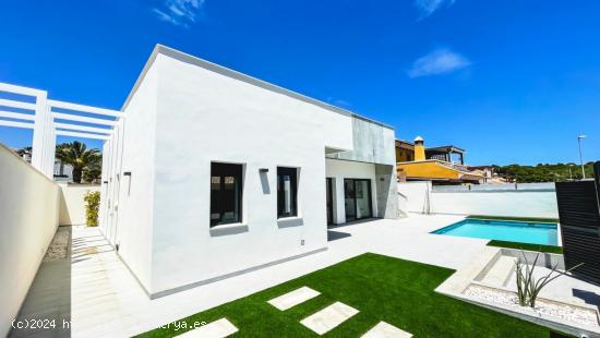 VILLAS DE OBRA NUEVA EN PINAR DE CAMPOVERDE - ALICANTE