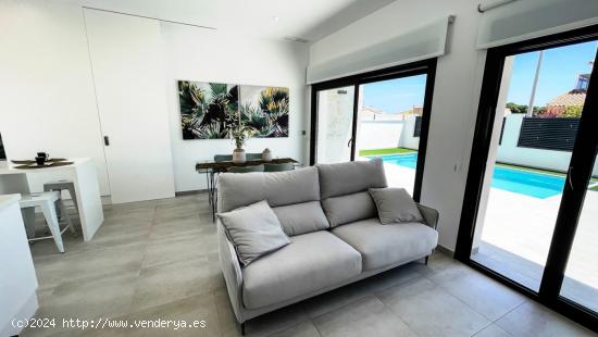 VILLAS DE OBRA NUEVA EN PINAR DE CAMPOVERDE - ALICANTE