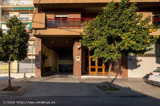 !Fantástica plaza de aparcamiento en Constitución! - GRANADA