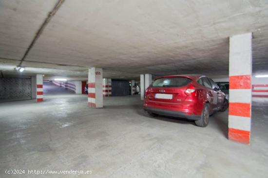 Plaza de garaje para coche grande en villarejo. - GRANADA