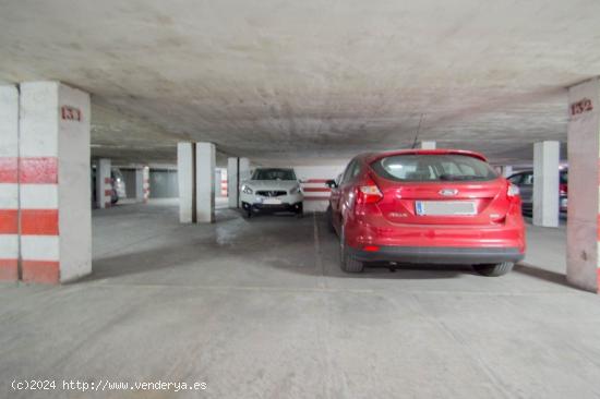 Plaza de garaje para coche grande en villarejo. - GRANADA