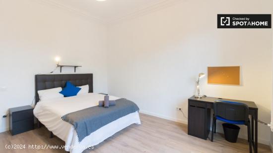 Alquiler de habitaciones en piso de 8 habitaciones en Barcelona - BARCELONA