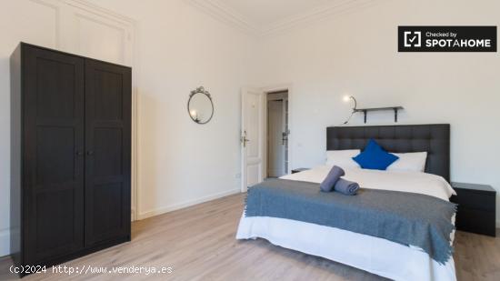 Alquiler de habitaciones en piso de 8 habitaciones en Barcelona - BARCELONA