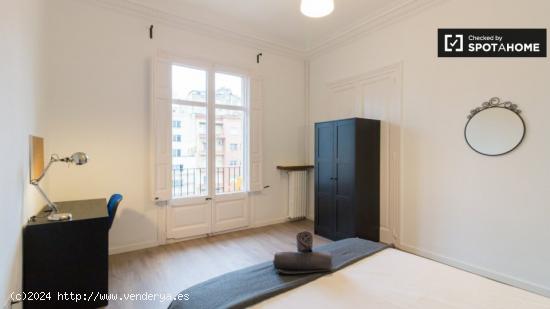 Alquiler de habitaciones en piso de 8 habitaciones en Barcelona - BARCELONA