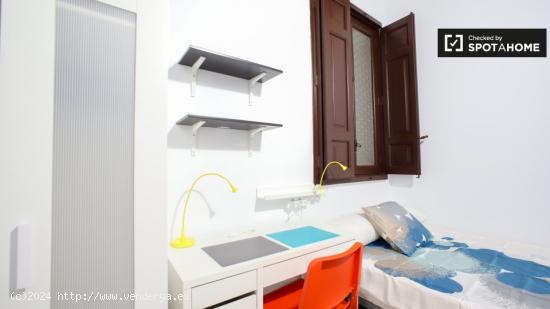 Acogedora habitación en apartamento de 10 habitaciones en Ciutat Vella. - VALENCIA