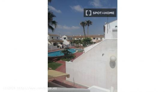 Casa en alquiler de 2 dormitorios en Torre De La Horadada - ALICANTE