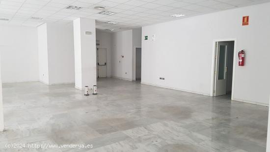 OFICINA COMERCIAL DISPONIBLE EN EDIFICIO ACRÓPOLIS - SEVILLA