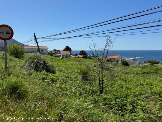 TERRENO CON IMPRESIONANTES VISTAS EN OIA A PIE DE CARRETERA - PONTEVEDRA