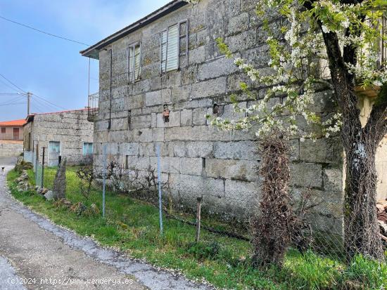 CASA DE PIEDRA  CON TERRENO PARA REHABILITAR - ORENSE