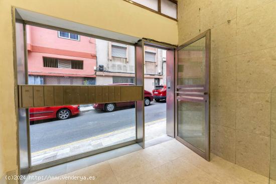 Vivienda de 5 habitaciones en la Calle Serrano, plaza de garaje. - SANTA CRUZ DE TENERIFE