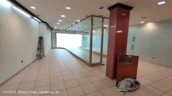 LOCAL COMERCIAL DE 280M2 CON GRAN APARADOR EN CTRA. PONT DE VILOMARA.