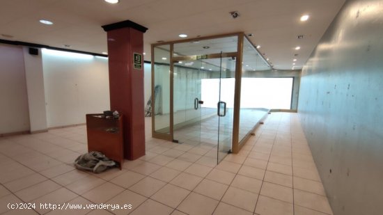 LOCAL COMERCIAL DE 280M2 CON GRAN APARADOR EN CTRA. PONT DE VILOMARA.