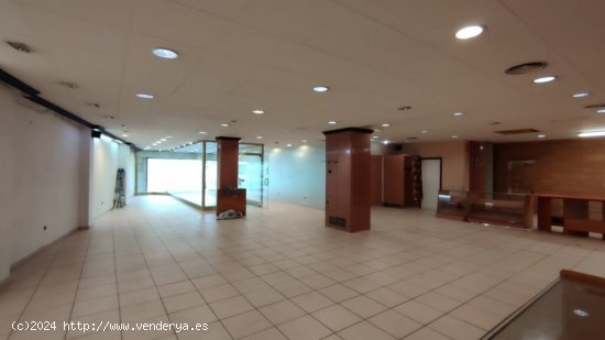 LOCAL COMERCIAL DE 280M2 CON GRAN APARADOR EN CTRA. PONT DE VILOMARA.