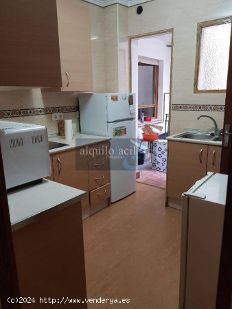 Se alquilan 2 habitaciones para estudiantes/ Torres Quevedo/4 dormitorios/2 baños/ 300 € todo inc