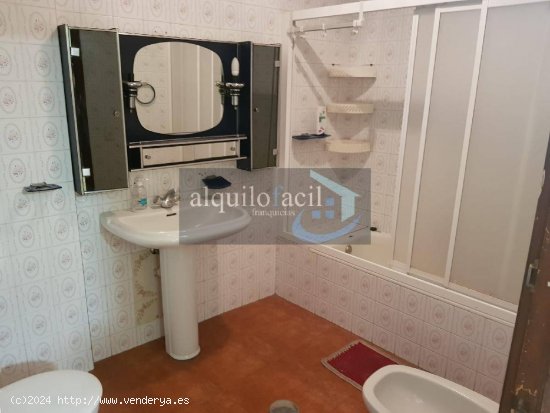 Se alquilan 2 habitaciones para estudiantes/ Torres Quevedo/4 dormitorios/2 baños/ 300 € todo inc