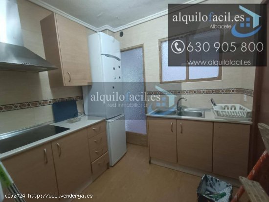 Se alquilan 2 habitaciones para estudiantes/ Torres Quevedo/4 dormitorios/2 baños/ 300 € todo inc