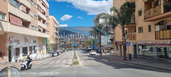 LAS LAGUNAS DE MIJAS - BONITO  Y AMPLIO PISO -  RECINTO CERRADO  PARKING OPCIONAL - DISPONIBLE A PAR