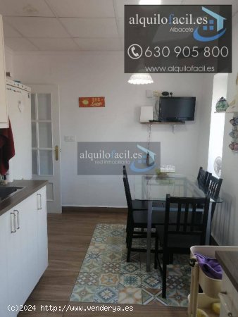 SE VENDE PISO EN C/ POZO DE LA NIEVE DE 4 HABITACIONES  POR 180.000€