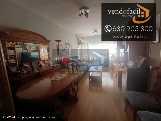  SE VENDE PISO CON GARAJE Y TRASTERO CON 4 HABITACIONES Y 2 BAÑOS POR 165000€ 