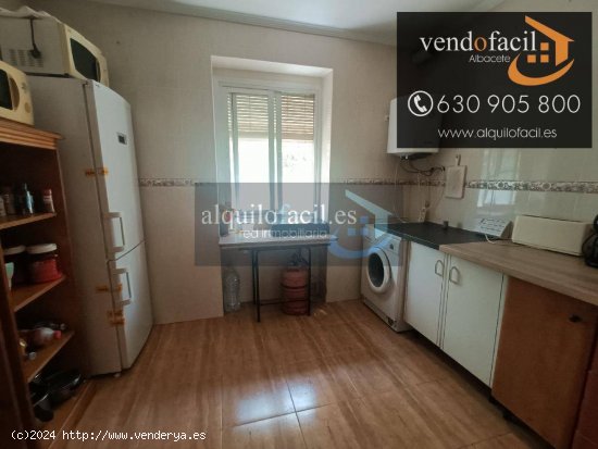 SE VENDE PISO EN ZONA BATALLA DEL SALADO CON PATIO DE 100 METROS CON 4 HABITACIONES POR 198000€