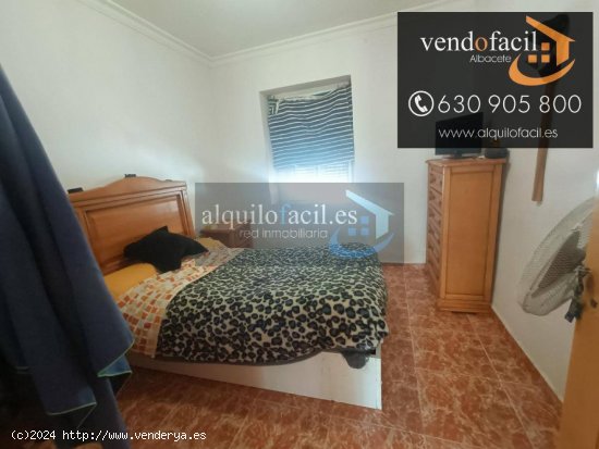 SE VENDE PISO EN ZONA BATALLA DEL SALADO CON PATIO DE 100 METROS CON 4 HABITACIONES POR 198000€