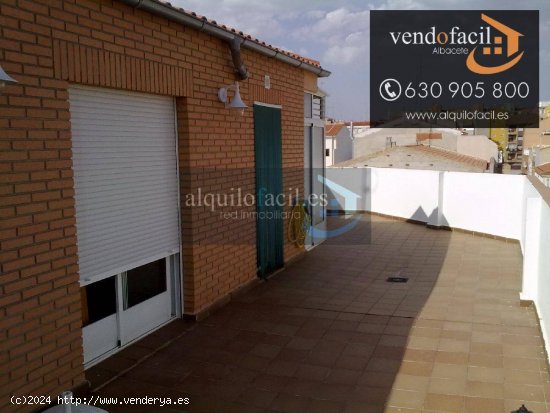 SE VENDE ATICO + GARAJE DE 2 DORMITORIOS Y TERRAZA 65 METROS POR 179000€