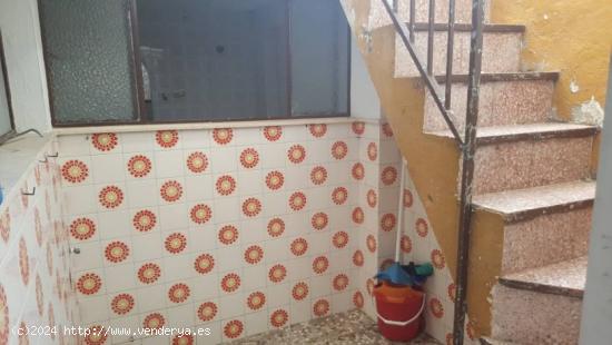 CASA A REFORMAR  ENTIDAD BANCARIA   PRECIO NEGOCIABLE  - SEVILLA