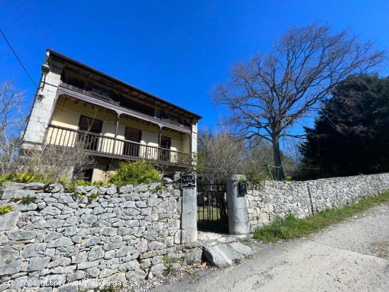 TIPICA CASA DE PIEDRA EN EL BARRIO DE LA IGLESIA -  RUILOBA. - CANTABRIA