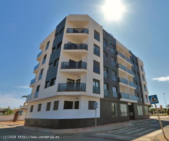 Apartamento moderno de 2 dormitorios y 2 baños en el Mar Menor - MURCIA