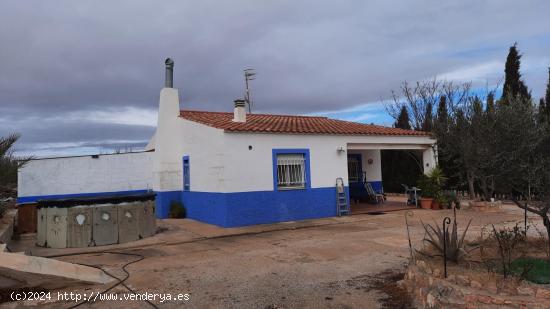 MUY CERCA DEL CASCO URBANO. VIVIENDA PARA HABITAR TODO EL AÑO - ALBACETE