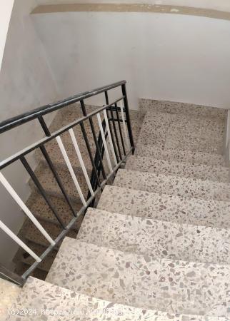 VENTA DE PISO EN  PURCHENA ( ALMERÍA ) DE TRES HABITACIONES - ALMERIA