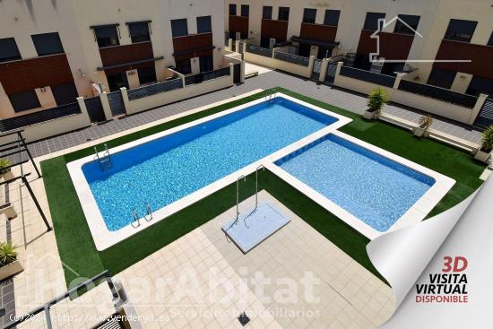 ADOSADO SEMINUEVO CON TERRAZA, GARAJE Y PISCINA - CASTELLON