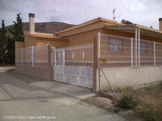 CHALET UNIFAMILIAR EN LAS KALENDAS (FORTUNA) CON PISCINA COMUNITARIA - MURCIA