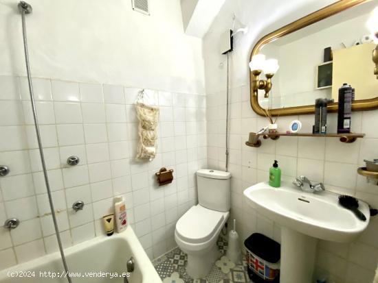 PISO EN DUQUE DE TAMAMES DE 4 DORMITORIOS Y DOS BAÑOS. VIVIENDA AMPLIA Y PERFECTA PARA VIVIR. ES UN